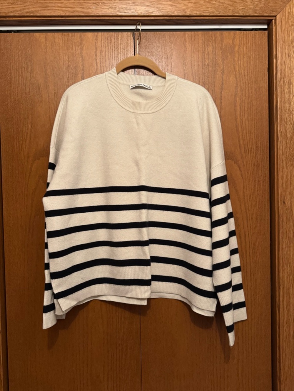 Abercrombie & Fitch Cream Crewneck Sweater